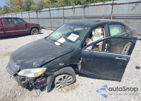 2013 Chrysler 200 Limited z USA, uszkodzony, nr VIN 1C3CCBCG4DN684685